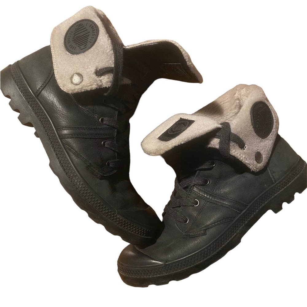 Women's Palladium boots worn but have so many more years to give!